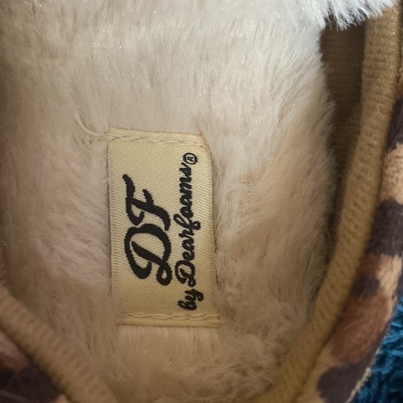 3 for $12 NWOT Dearfoam leopard print girls 8-9 slippers. - Picture 3 of 4